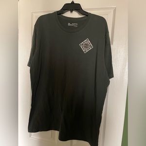 Men’s XXL Under Armour tshirt